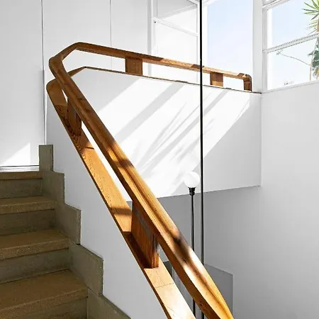 Luxury Modernist Design Townhouse With Garden Дом отдыха