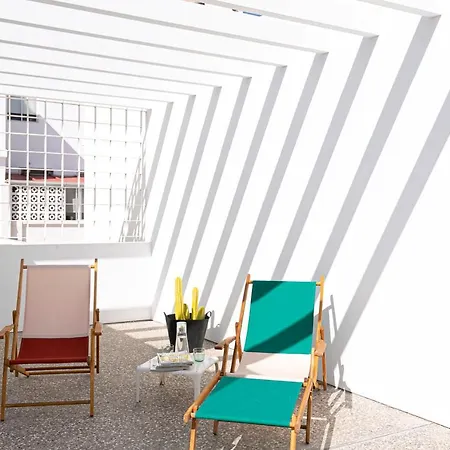 Luxury Modernist Design Townhouse With Garden 度假居 *