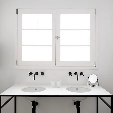 Luxury Modernist Design Townhouse With Garden 度假居 *